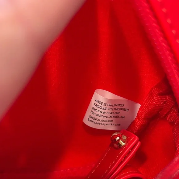 Bath and Body Works Red Apple-Shaped Crossbody Cosmetic Catchall Travel Fun Bag - Picture 5 of 5